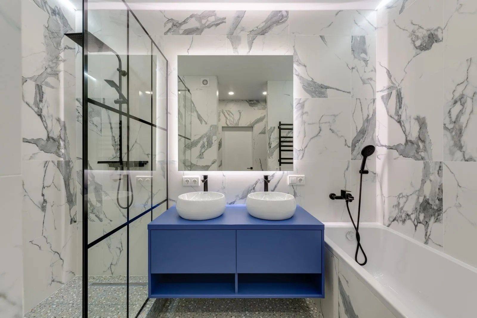 Salle de bain rénovée avec double vasque